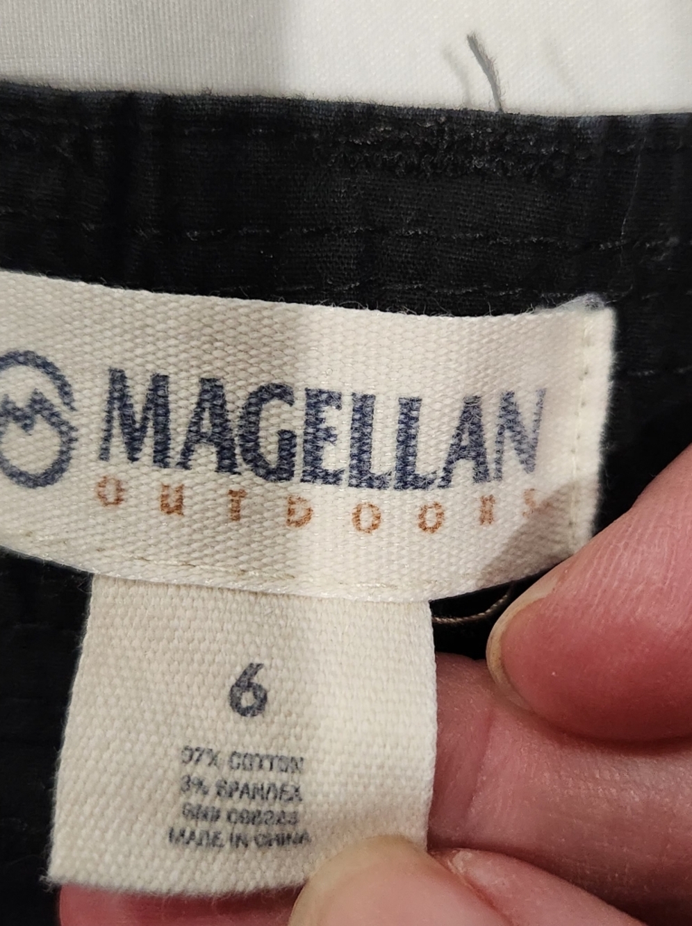 Magellan Outdoors Women's Black Roll-Cuff Bermuda Shorts. Size 6 - Picture 5 of 5